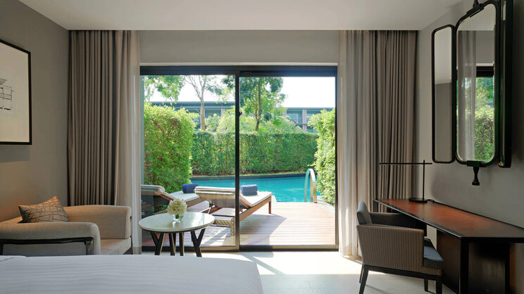 Deluxe Pool View Room 